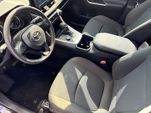 Used 2022 Toyota RAV4 LE AWD/4WD image 9