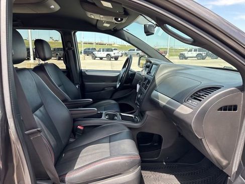 Used 2017 Dodge Grand Caravan GT image 14