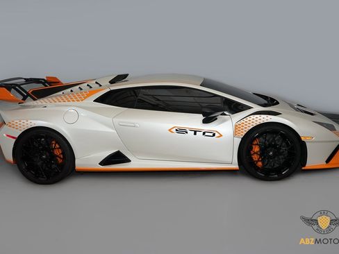 Used 2022 Lamborghini Huracan STO image 5
