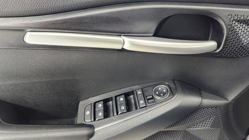 Used 2024 Kia Seltos LX AWD/4WD image 19