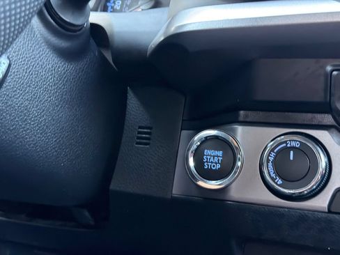 Used 2023 Toyota Tacoma SR5 AWD/4WD image 29