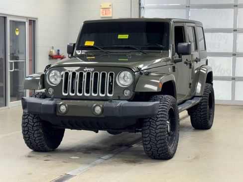 Used 2016 Jeep Wrangler Unlimited Sahara w/ Dual Top Group AWD/4WD image 3