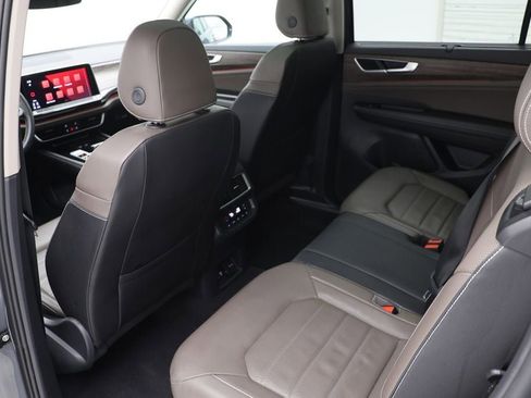 Used 2025 Volkswagen Atlas SEL image 11