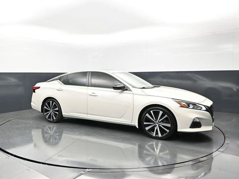 Used 2019 Nissan Altima 2.5 SR w/ SR Premium Package FWD image 1