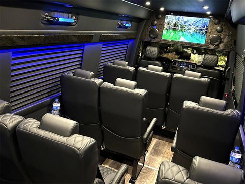 Used 2023 Mercedes-Benz Sprinter 3500 image 2