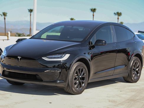 Used 2023 Tesla Model X AWD/4WD image 3