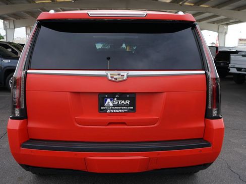 Used 2020 Cadillac Escalade Luxury RWD image 4