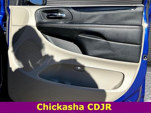 Used 2019 Dodge Grand Caravan SXT image 27