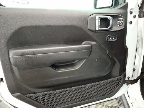 Used 2024 Jeep Wrangler Rubicon image 10