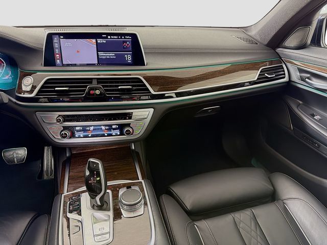 Used 2022 BMW 750Li xDrive AWD/4WD image 28