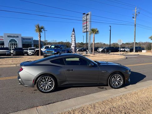 Used 2025 Ford Mustang GT Premium image 4