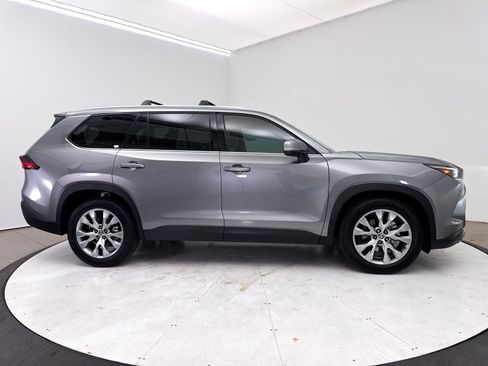 Used 2025 Toyota Grand Highlander FWD image 42