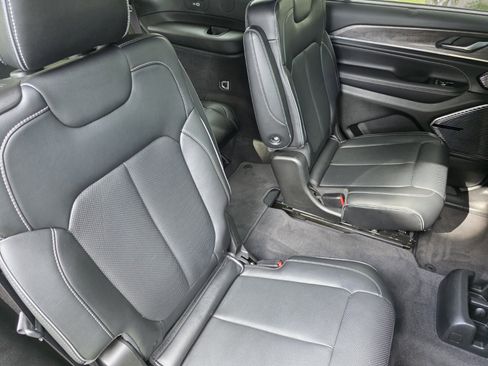 Used 2022 Jeep Grand Cherokee L Overland w/ Luxury Tech Group IV RWD image 27