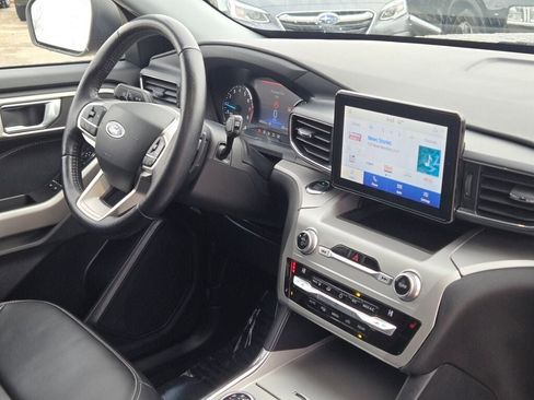 Used 2021 Ford Explorer XLT w/ Equipment Group 202A image 11