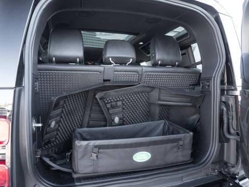 Used 2023 Land Rover Defender 90 X-Dynamic SE image 29