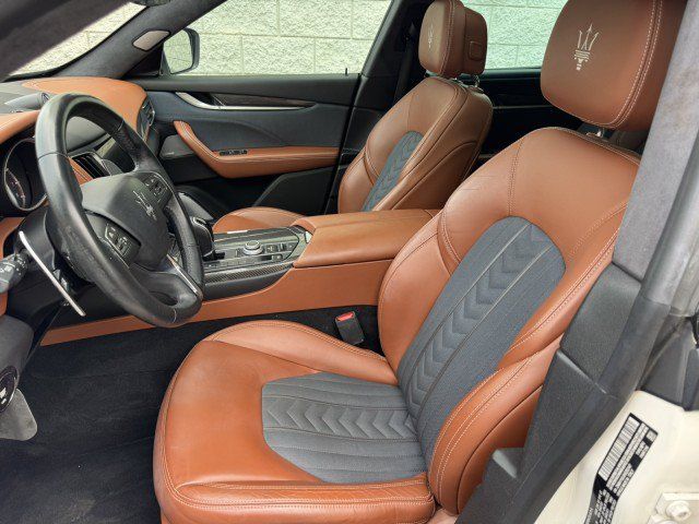 Used 2017 Maserati Levante S AWD/4WD image 6