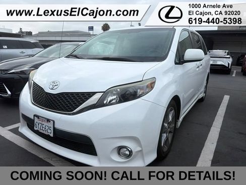 Used 2013 Toyota Sienna SE w/ Premium Pkg w/Entune FWD image 1