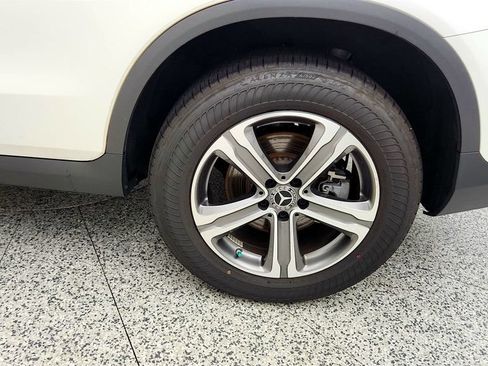 Used 2018 Mercedes-Benz GLC 300 4MATIC w/ Premium Package image 9
