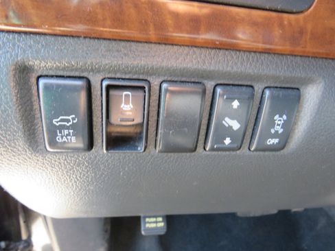 Used 2011 Nissan Armada Platinum image 11