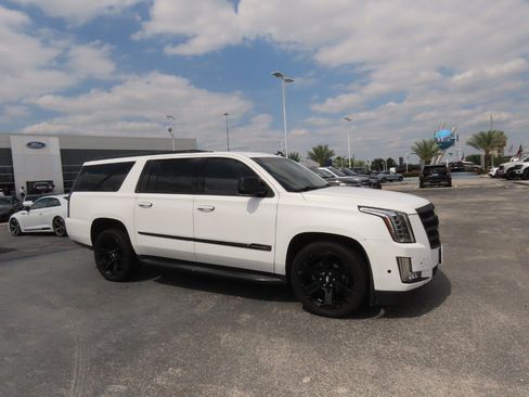 Used 2017 Cadillac Escalade ESV 2WD image 7