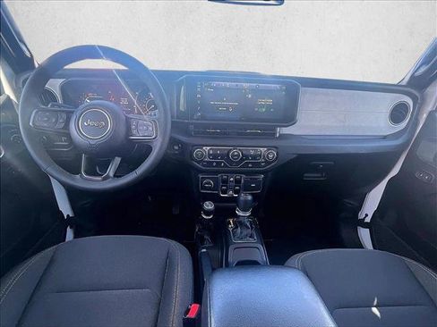Used 2025 Jeep Wrangler Unlimited Sport AWD/4WD image 16