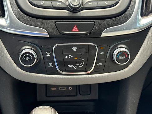 Used 2021 Chevrolet Equinox LS w/ LS Convenience Package FWD image 24