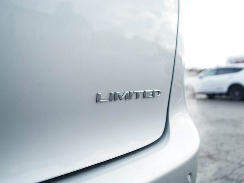 Used 2024 Chrysler Pacifica Limited image 13