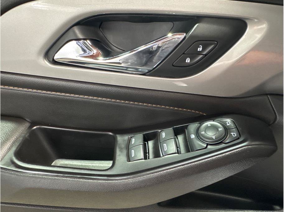 Used 2019 Chevrolet Traverse LT w/ LT Premium Package AWD/4WD image 16