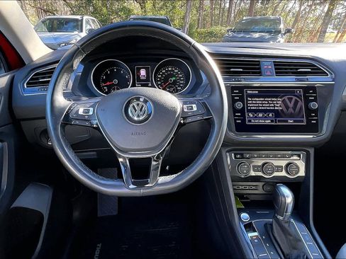 Used 2019 Volkswagen Tiguan SE w/ Panoramic Sunroof Package image 5