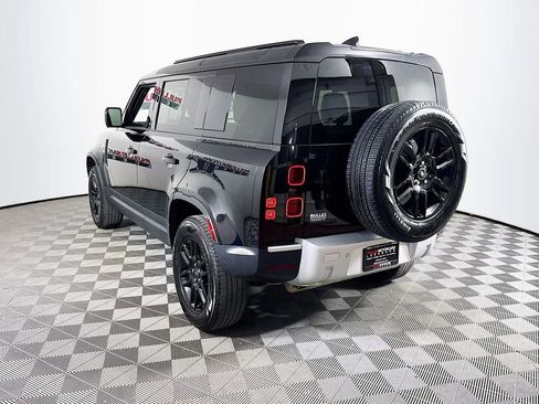 Used 2025 Land Rover Defender 110 S image 5