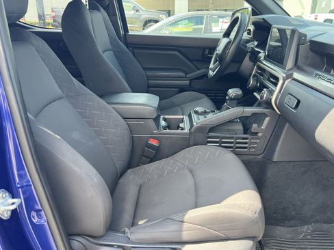 Used 2025 Toyota Tacoma SR5 AWD/4WD image 26
