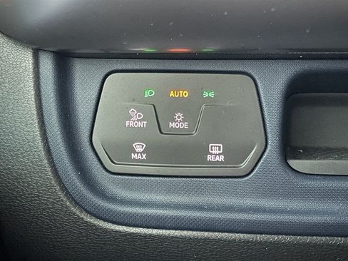 Used 2025 Volkswagen ID. Buzz Pro S RWD image 33