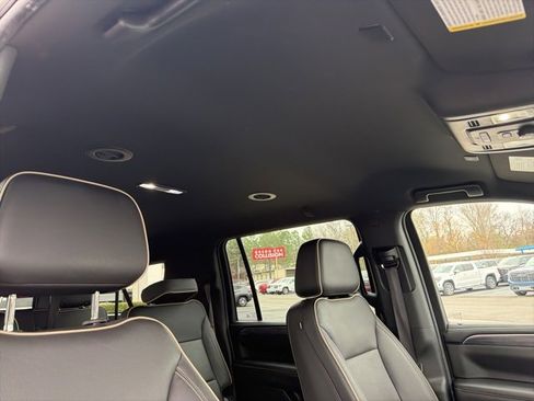 Used 2022 GMC Yukon XL SLT image 11