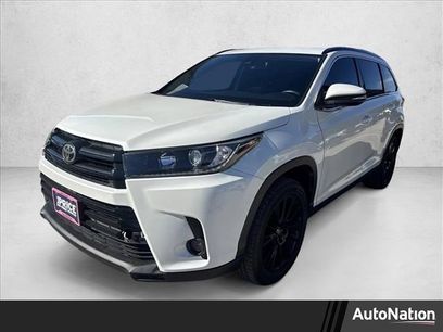 Used 2019 Toyota Highlander SE