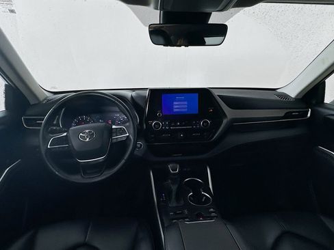 Used 2023 Toyota Highlander XLE image 13