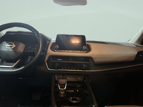 Used 2025 Nissan Rogue SV image 17