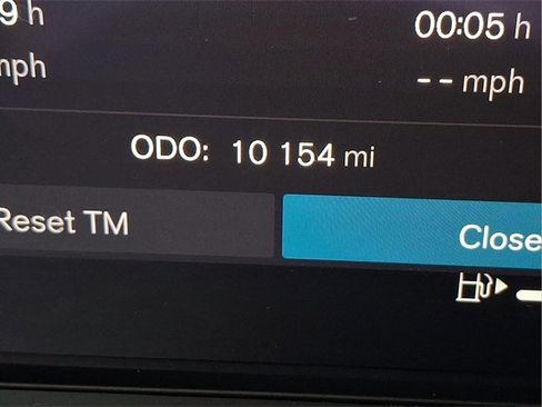 Certified 2025 Volvo XC60 B5 Plus image 18