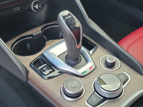 Used 2020 Alfa Romeo Giulia Ti w/ Active Blind Spot Package image 28