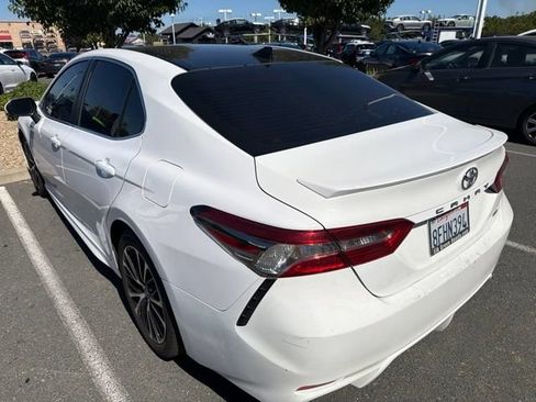 Used 2018 Toyota Camry SE w/ Audio Package FWD image 9