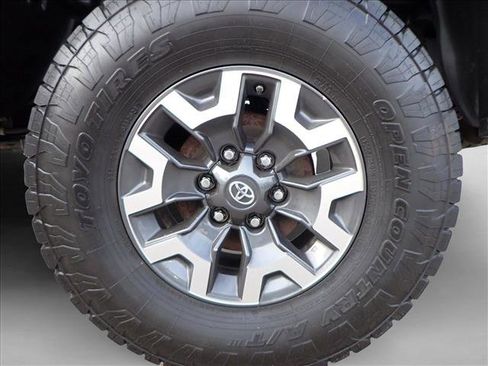 Used 2020 Toyota Tacoma TRD Off-Road image 7