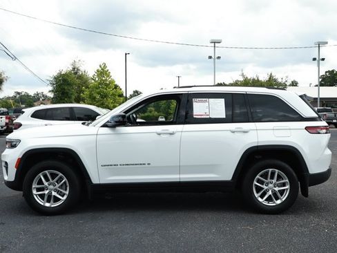 Used 2022 Jeep Grand Cherokee Laredo w/ Luxury Tech Group I AWD/4WD image 9