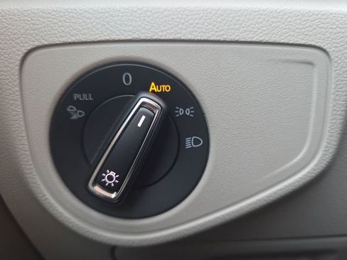 Used 2023 Volkswagen Atlas SE w/ Panoramic Sunroof Package image 40