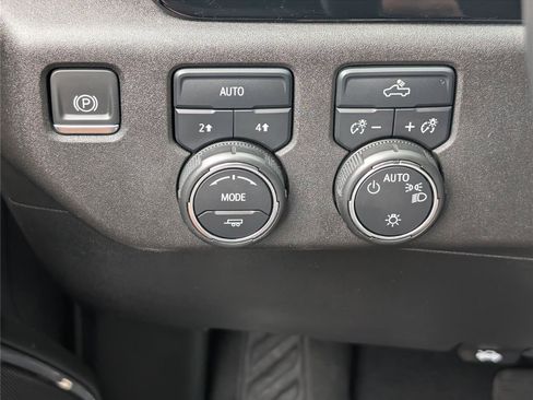 Used 2023 Chevrolet Silverado 1500 LT AWD/4WD image 20