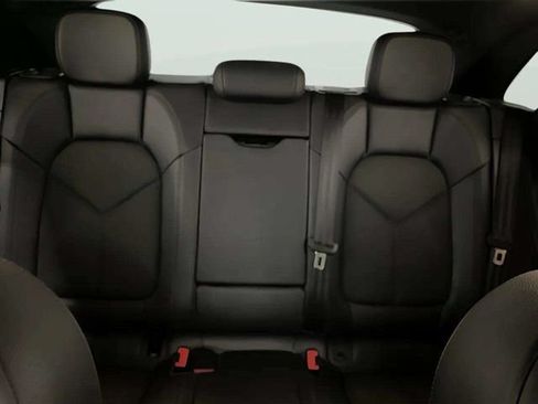 Used 2023 Porsche Macan AWD/4WD image 38