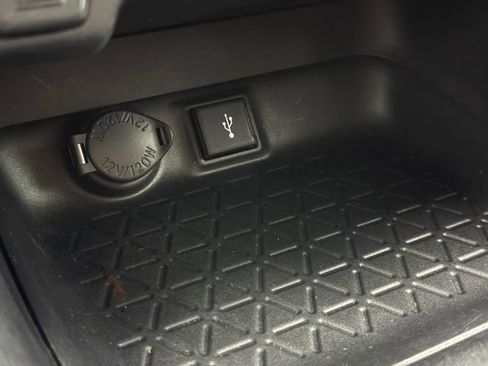 Used 2020 Toyota RAV4 LE FWD image 19