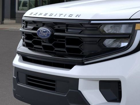 New 2025 Ford Expedition Active image 17