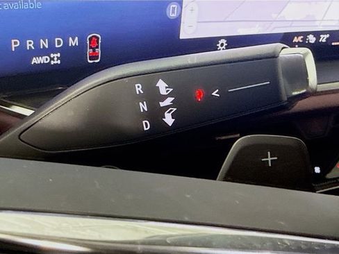 Used 2025 Buick Envision Sport Touring image 17