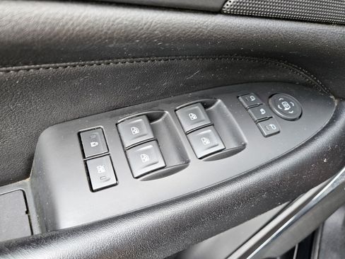 Used 2017 Cadillac Escalade ESV 4WD image 26