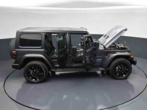 Used 2021 Jeep Wrangler Unlimited Sahara w/ Cold Weather Group AWD/4WD image 41