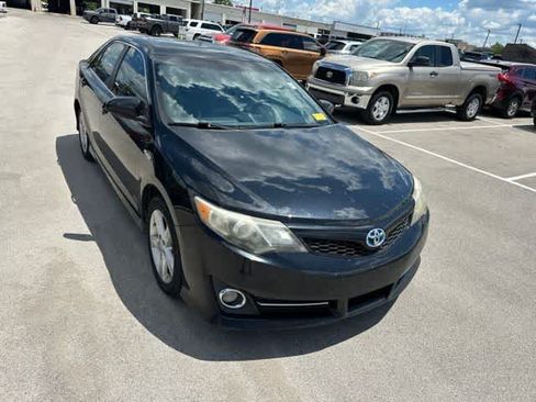 Used 2014 Toyota Camry SE w/ Moonroof Package FWD image 21